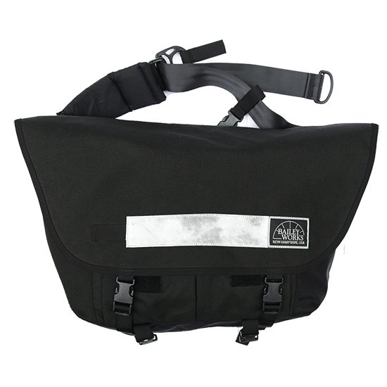 BLOG-PROPS-STORE : Messenger Bag